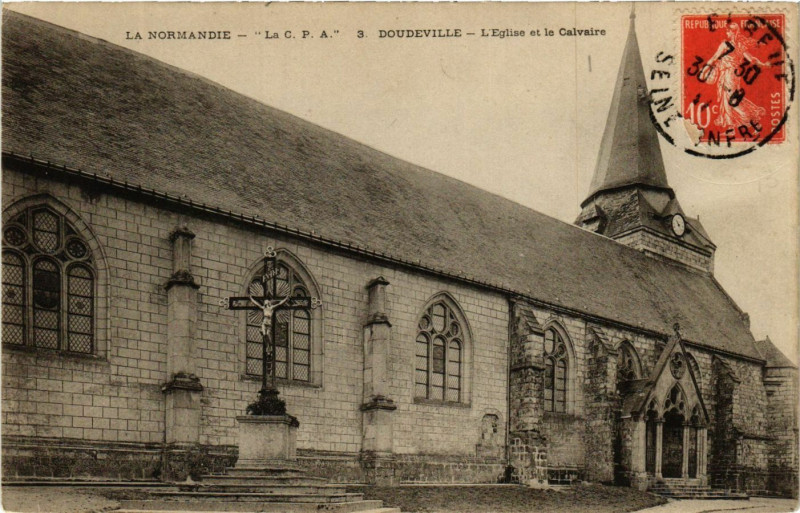 Carte postale ancienne Doudeville-L'Eglise et le Calvaire à Doudeville