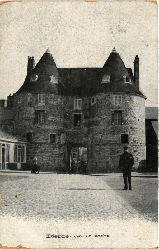 Carte postale ancienne Dieppe-Vieille Porte à Dieppe