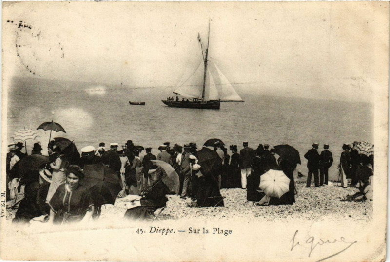 Carte postale ancienne Dieppe-Sur la Plage à Dieppe