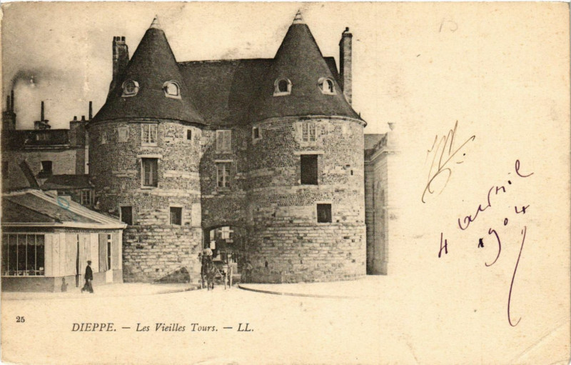 Carte postale ancienne Dieppe-Les Vieilles Tours à Dieppe