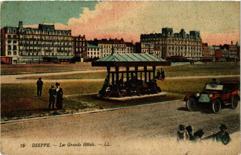 Carte postale ancienne Dieppe-Les Grands Hotels à Dieppe