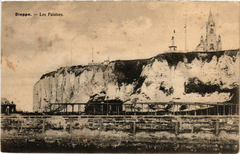 Carte postale ancienne Dieppe-Les Falaises à Dieppe