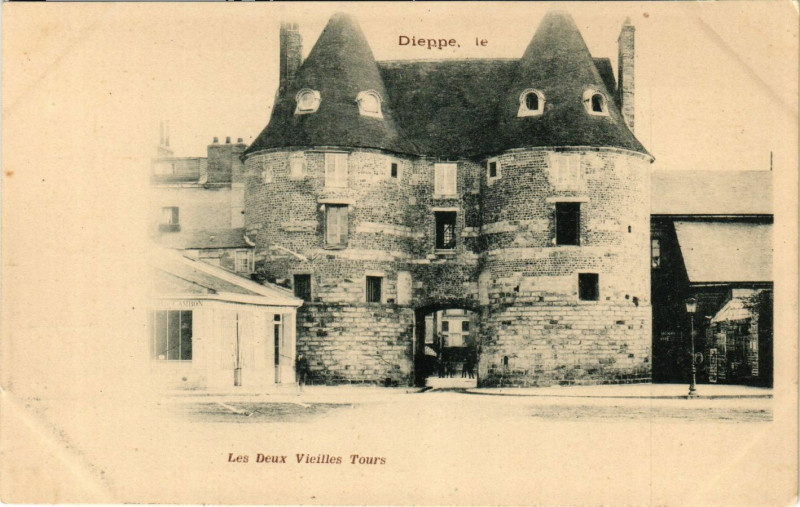 Carte postale ancienne Dieppe-Les Deux Vieilles Tours à Dieppe