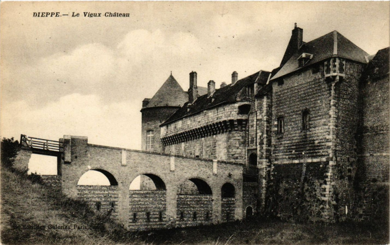 Carte postale ancienne Dieppe-Le Vieux Chateau à Dieppe