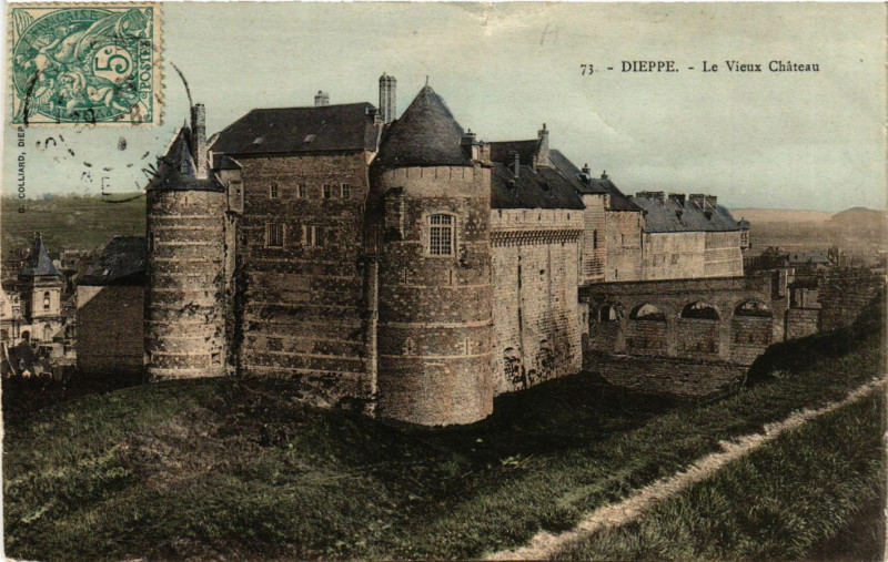 Carte postale ancienne Dieppe-Le Vieux Chateau à Dieppe