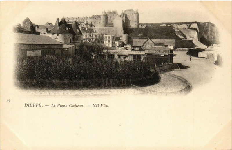 Carte postale ancienne Dieppe-Le Vieux Chateau à Dieppe