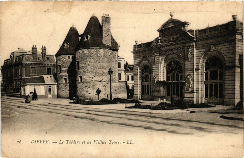 Carte postale ancienne Dieppe-Le Theatre et les Vieilles Tours à Dieppe