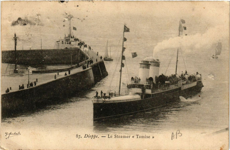 Carte postale ancienne Dieppe-Le Steamer Tamise à Dieppe
