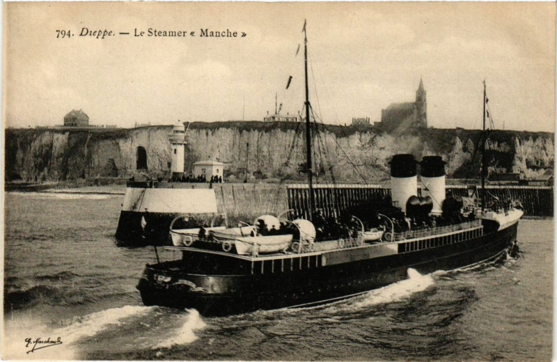 Carte postale ancienne Dieppe-Le Steamer Manche à Dieppe
