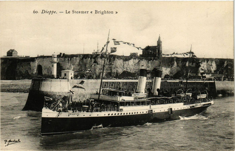 Carte postale ancienne Dieppe-Le steamer Brighton à Dieppe