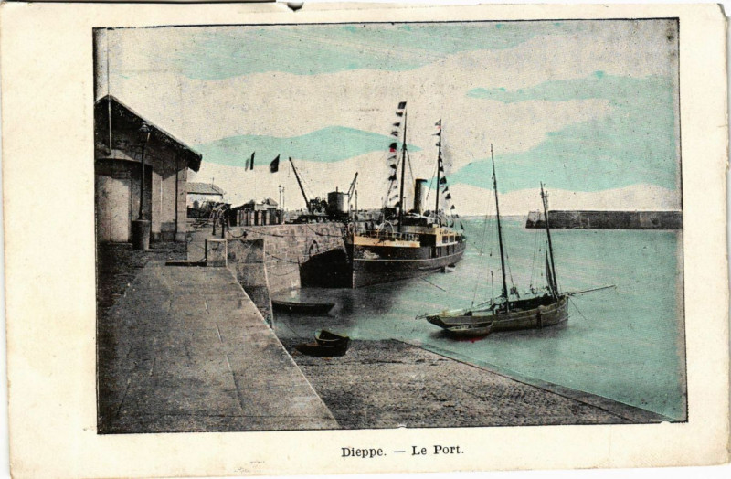 Carte postale ancienne Dieppe-Le Port à Dieppe