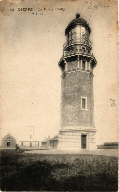 Carte postale ancienne Dieppe-Le Phare d'Ailly à Dieppe