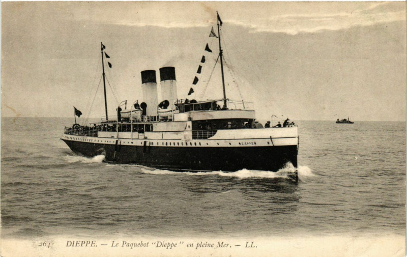 Carte postale ancienne Dieppe-Le Paquebot Dieppe en Pleine Mer à Dieppe