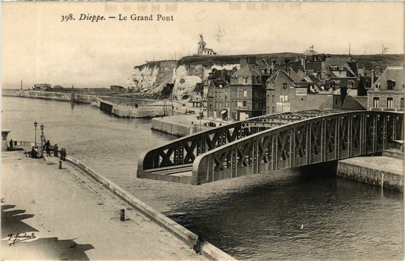 Carte postale ancienne Dieppe-Le grand Pont à Dieppe