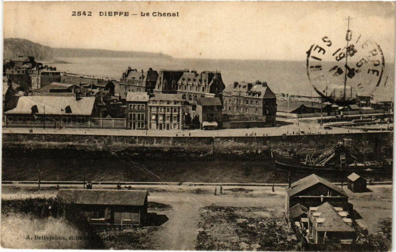 Carte postale ancienne Dieppe-Le Chenal à Dieppe
