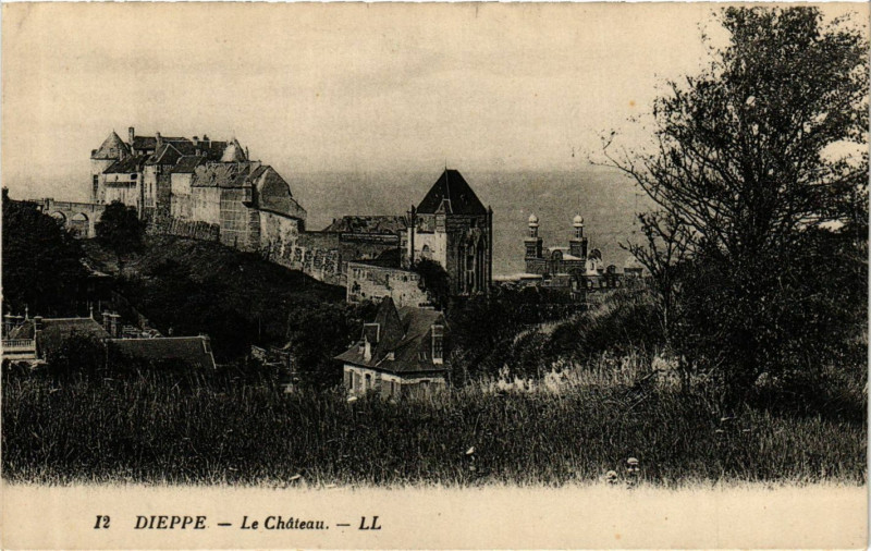 Carte postale ancienne Dieppe-Le chateau à Dieppe