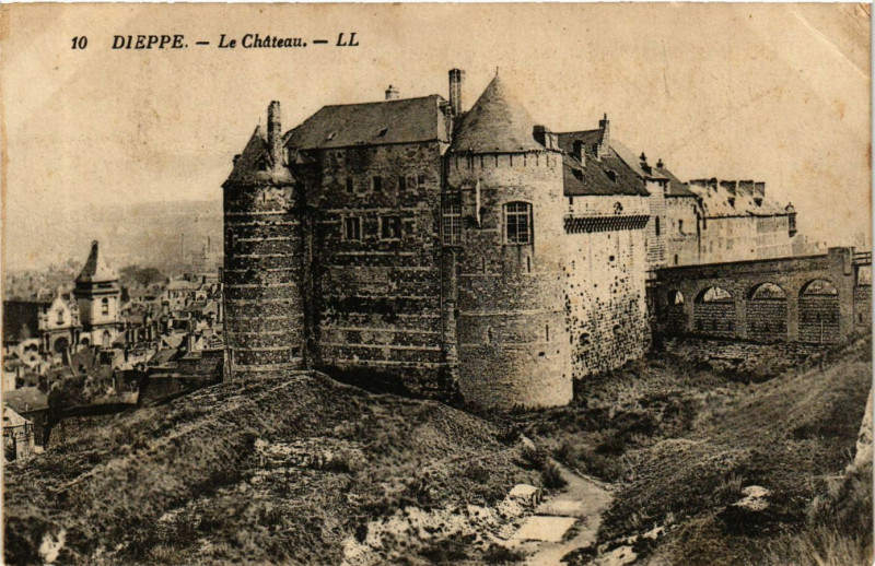 Carte postale ancienne Dieppe-Le Chateau à Dieppe