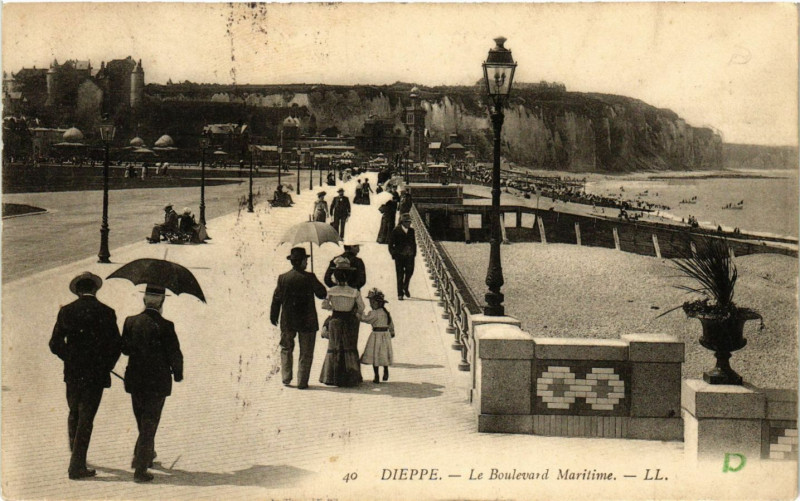 Carte postale ancienne Dieppe-Le Boulevard Maritime à Dieppe