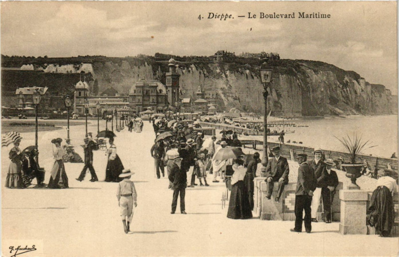 Carte postale ancienne Dieppe-Le Boulevard Maritime à Dieppe