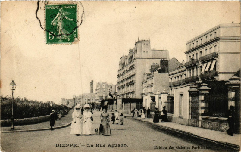 Carte postale ancienne Dieppe-La Rue Aguado à Dieppe