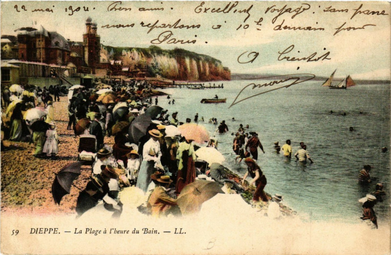 Carte postale ancienne Dieppe-La Plage a l'heure du Bain à Dieppe