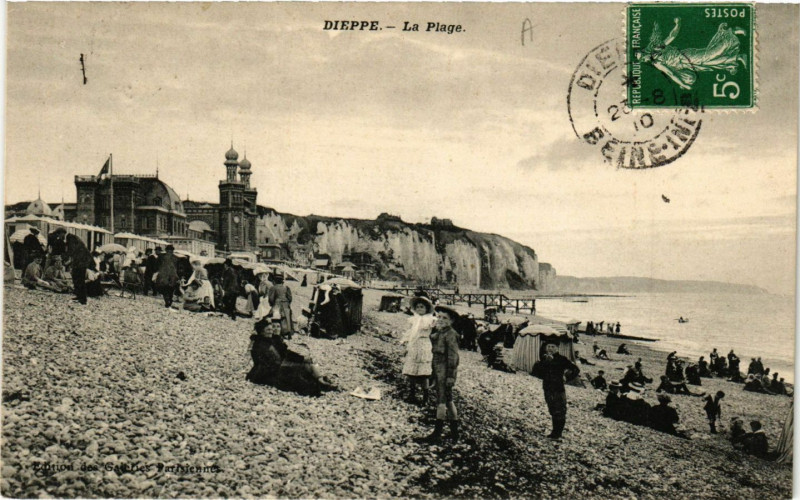 Carte postale ancienne Dieppe-La Plage à Dieppe