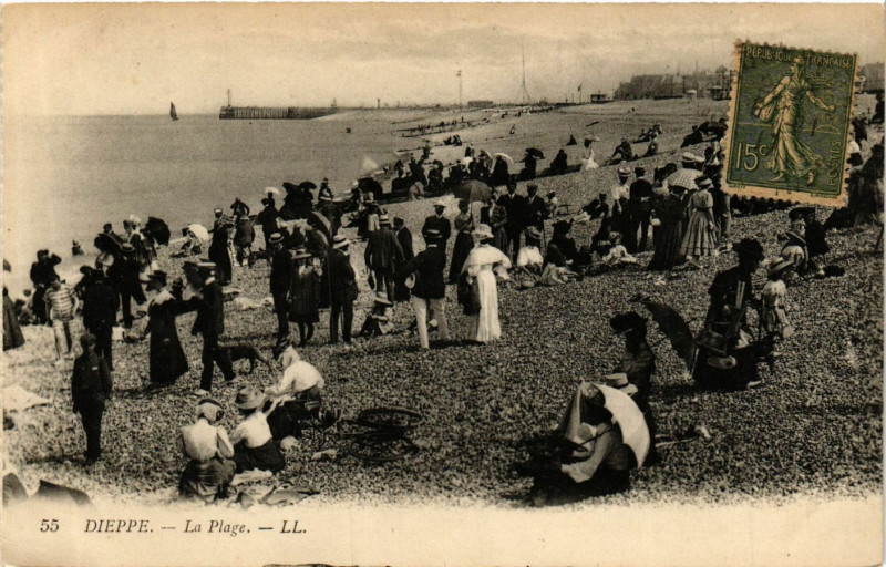 Carte postale ancienne Dieppe-La Plage à Dieppe
