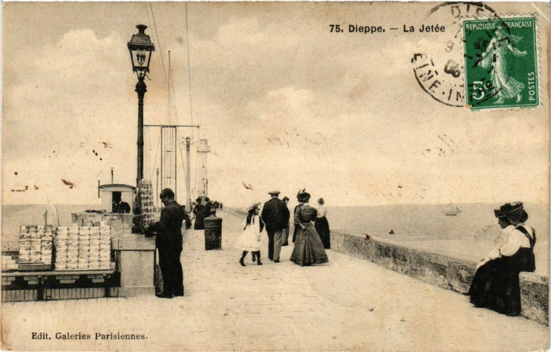 Carte postale ancienne Dieppe-La Jetée à Dieppe