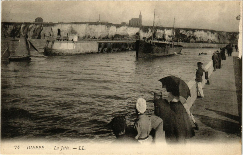 Carte postale ancienne Dieppe-La Jetée à Dieppe