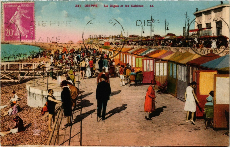 Carte postale ancienne Dieppe-La Digue et les Cabines à Dieppe