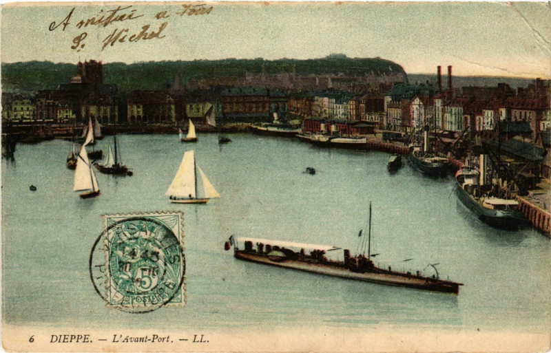 Carte postale ancienne Dieppe-L'Avant Port à Dieppe