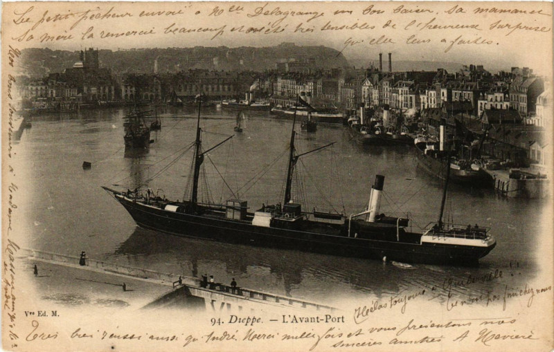 Carte postale ancienne Dieppe-L'Avant Port à Dieppe