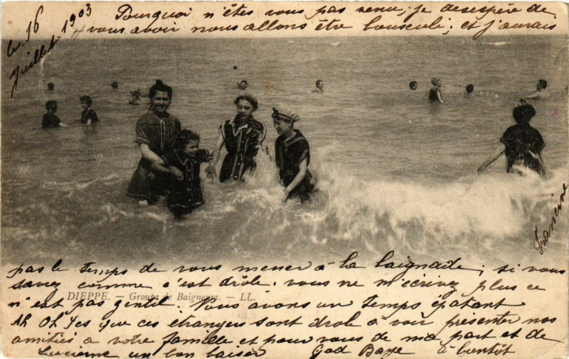 Carte postale ancienne Dieppe-Groupe de Baigneurs à Dieppe