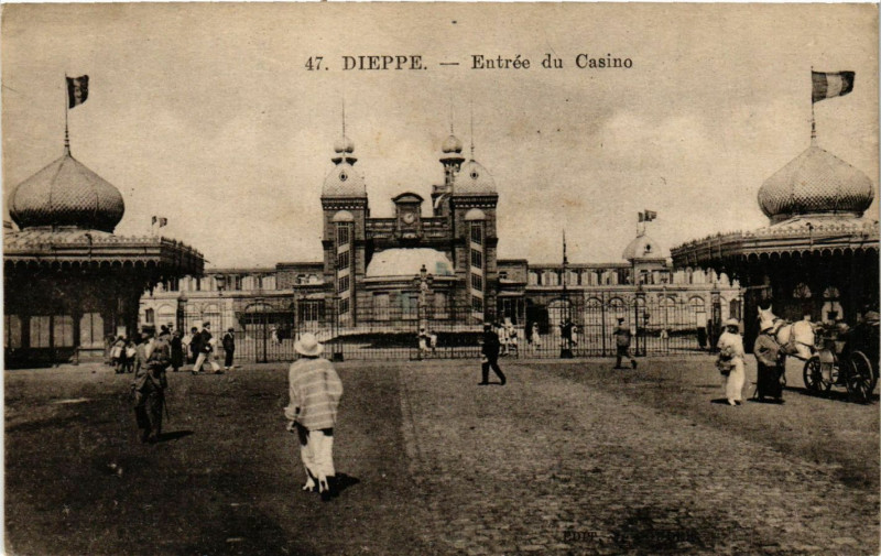 Carte postale ancienne Dieppe-Entrée du Casino à Dieppe
