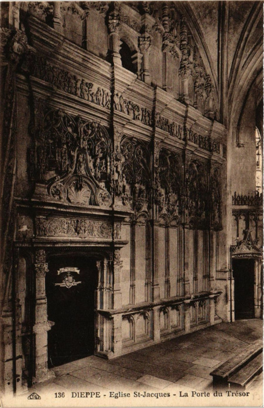 Carte postale ancienne Dieppe-Eglise Saint-Jacques La Porte du Tresor à Dieppe