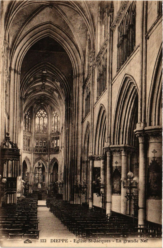 Carte postale ancienne Dieppe-Eglise Saint-Jacques La grande Nef à Dieppe