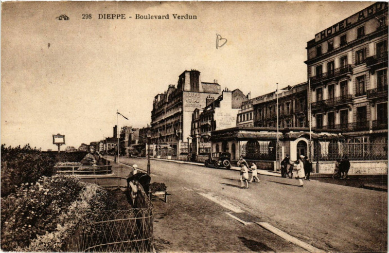 Carte postale ancienne Dieppe-Boulevard Verdun à Dieppe