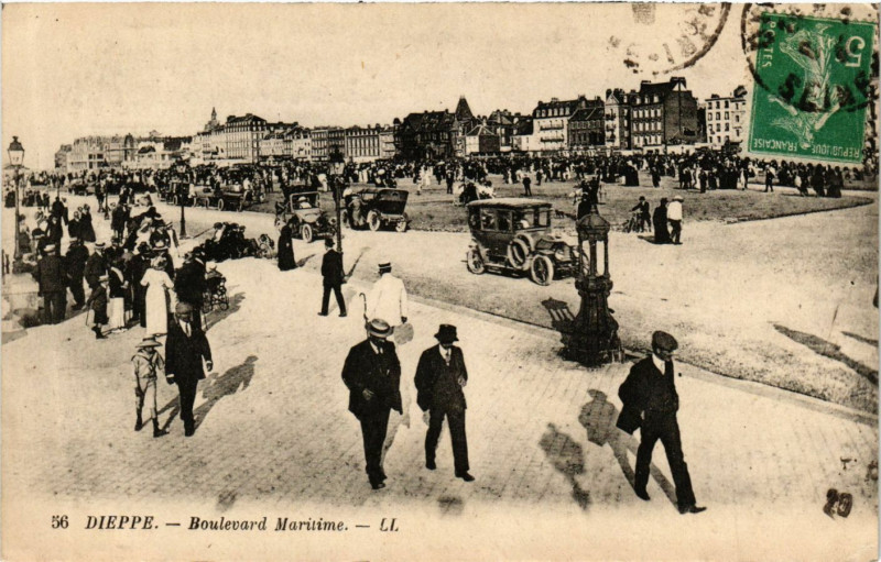 Carte postale ancienne Dieppe-Boulevard Maritime à Dieppe