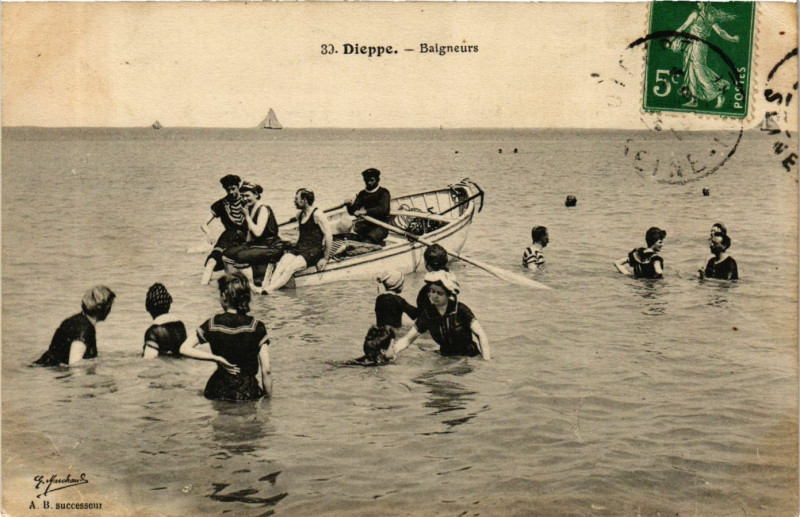 Carte postale ancienne Dieppe-Baigneurs à Dieppe