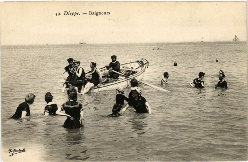 Carte postale ancienne Dieppe-Baigneurs à Dieppe