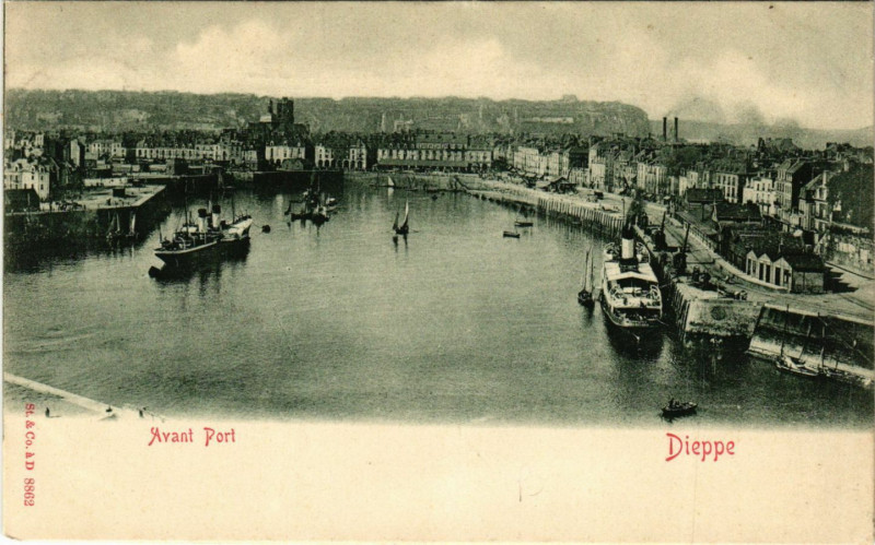 Carte postale ancienne Dieppe-Avant Port à Dieppe