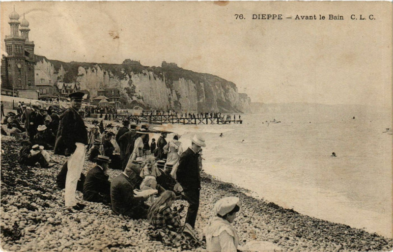 Carte postale ancienne Dieppe-Avant le Bain à Dieppe