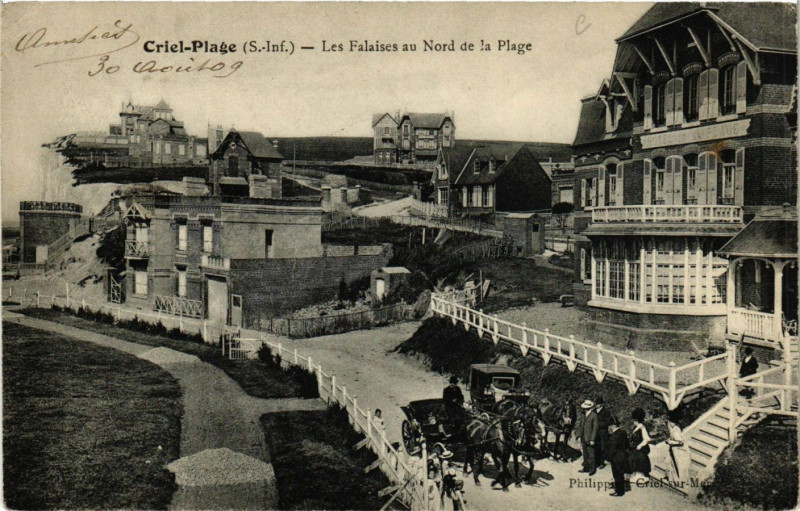 Carte postale ancienne Criel-Plage Les Falaises au Nord de la Plage