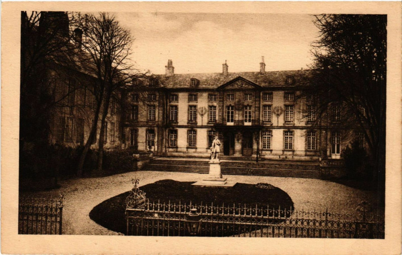 Carte postale ancienne Bayeux-Facade de l'Ancien Eveche aujourd'hui Hotel de Ville à Eu