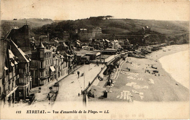 Carte postale ancienne Etretat-Vue d'ensemble de la Plage à Étretat