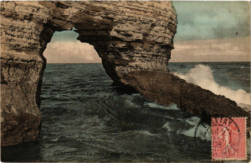Carte postale ancienne Etretat-La Porte d'Amont à Étretat