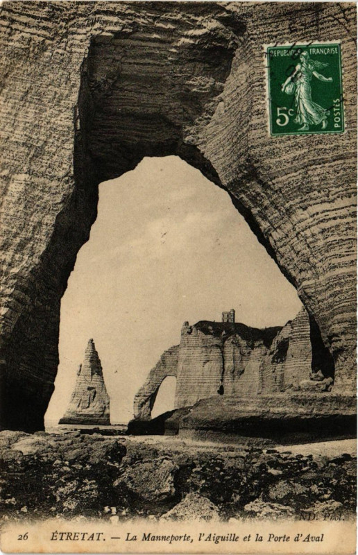 Carte postale ancienne La Manneporte, l'Aiguille et la Porte d'Aval à Étretat