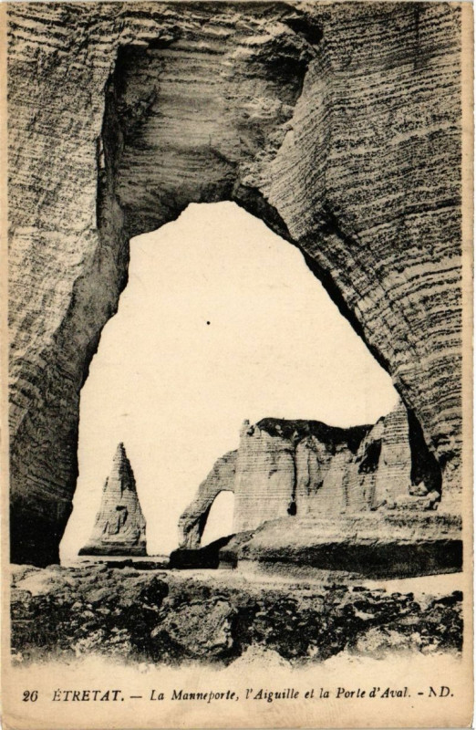Carte postale ancienne La Manneporte, l'Aiguille et la Porte d'Aval à Étretat