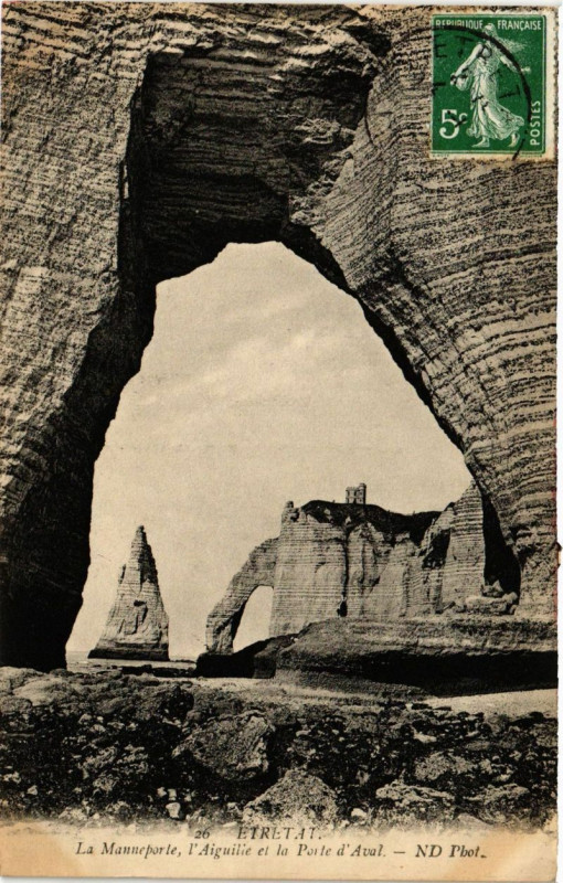Carte postale ancienne La Manneporte, l'Aiguille et la Porte d'Aval à Étretat