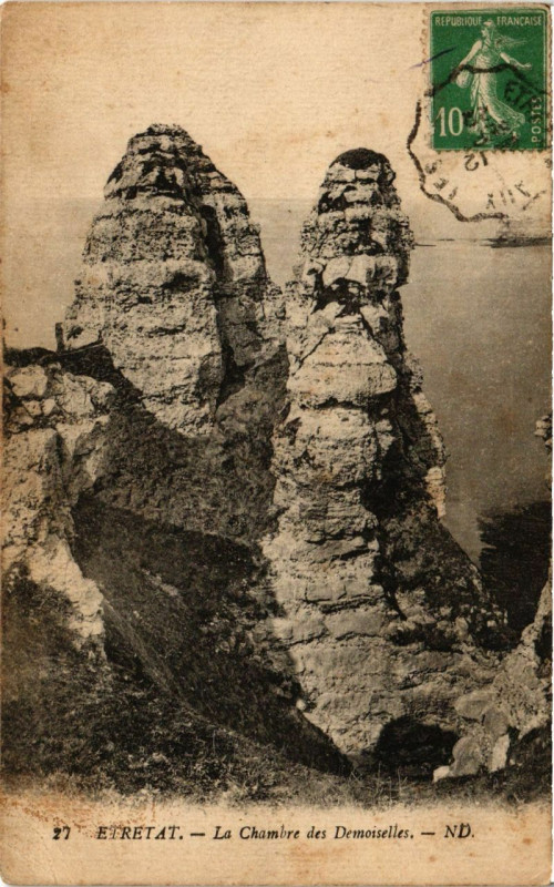 Carte postale ancienne Etretat-La chambre des Demoiselles à Étretat
